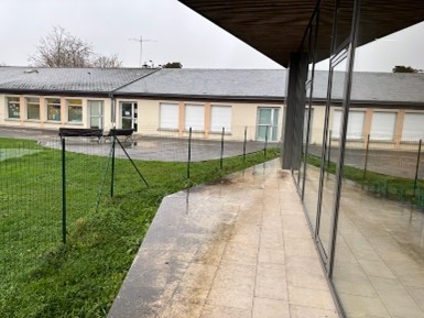 A building with glass walls and grass AI-generated content may be incorrect.